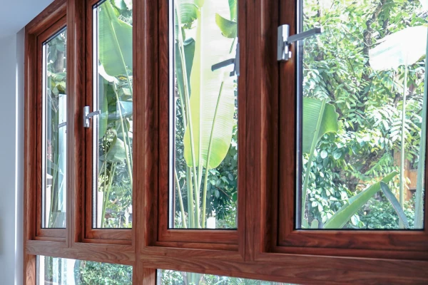 Holz-Alu Fenster in Dunkelbraun