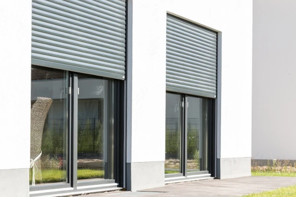Terrassentüren mit Elektromotoren