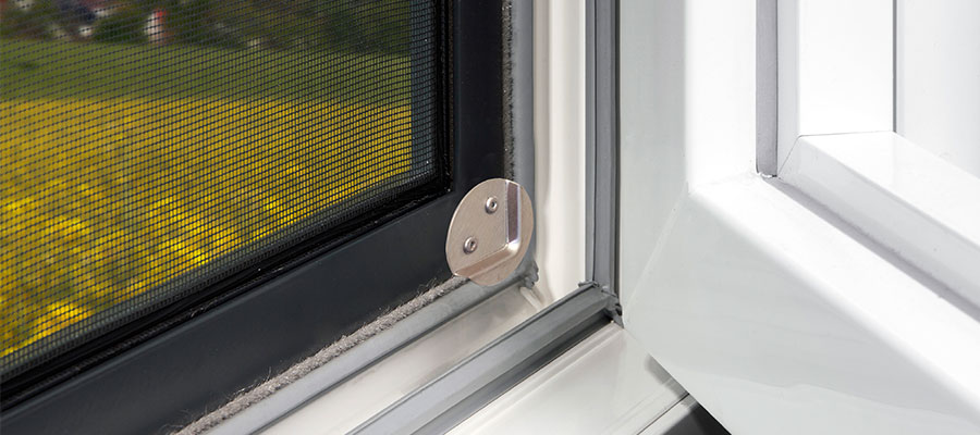 Insektenschutz für Fenster nach Maß ohne Bohren | neuffer.de