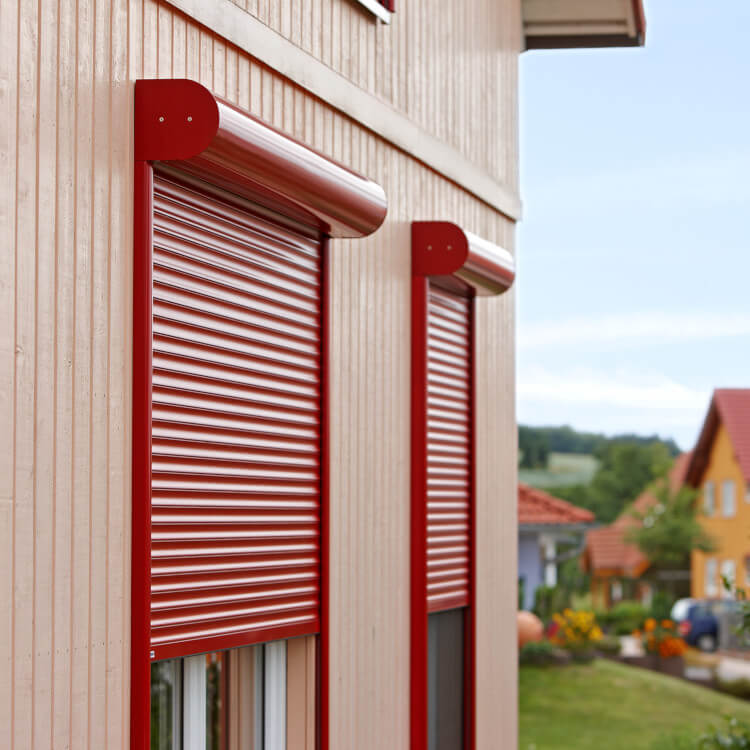 Front mounted roller shutter model round red